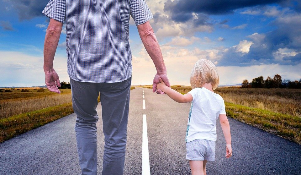 Comment s'adapter à la vie de père célibataire ?